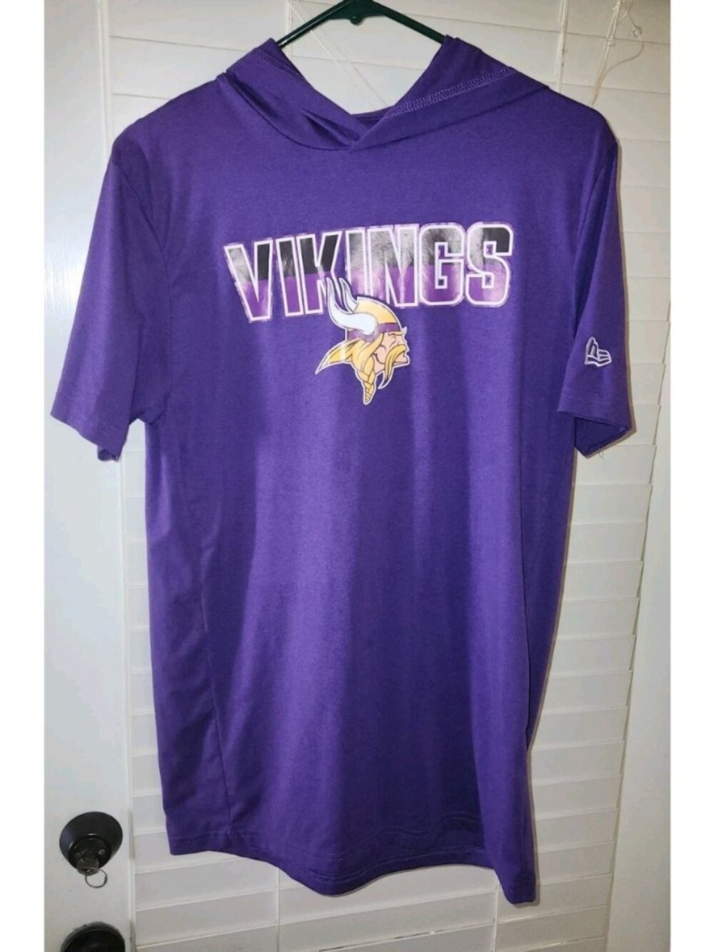 NFL Minnesota Vikings Short Sleeve Hoodie Mens Small Purple tee